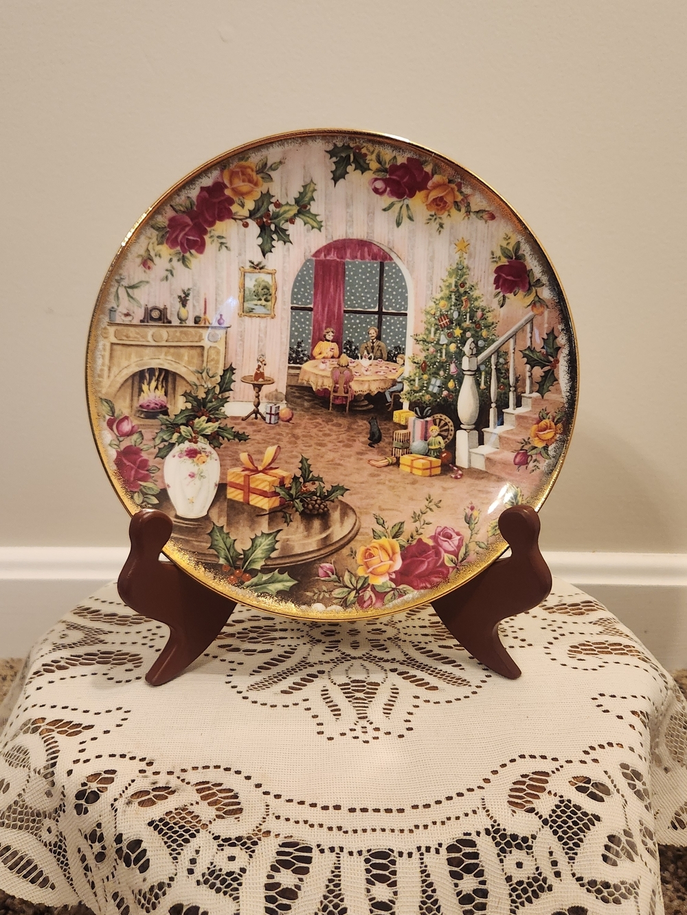 Royal Albert Old Country Roses Collector Plate "Christmas Magic" 8.5"